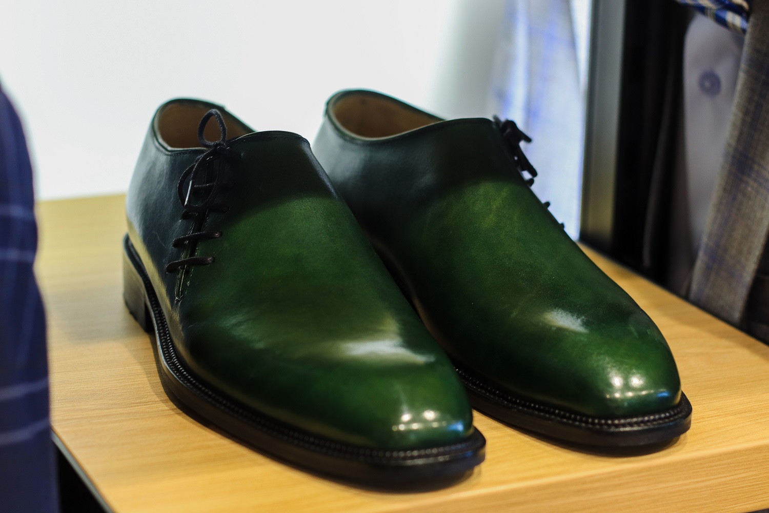 фото Цельнокройная модель с боковой шнуровкой темно-зеленый цвет